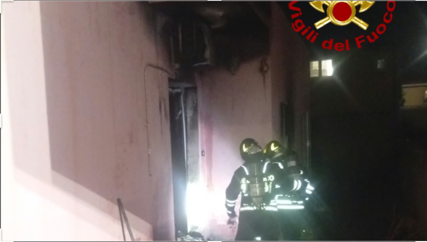 Olbia, incendio in un’abitazione: intervengono due squadre dei Vigili del fuoco