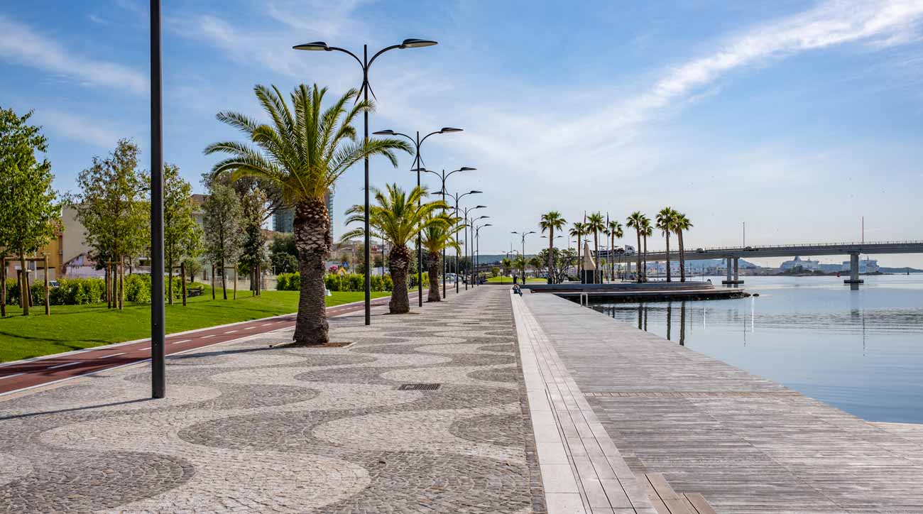 Olbia, stop ai pullman sul lungomare: deroga solo per finalità sociali