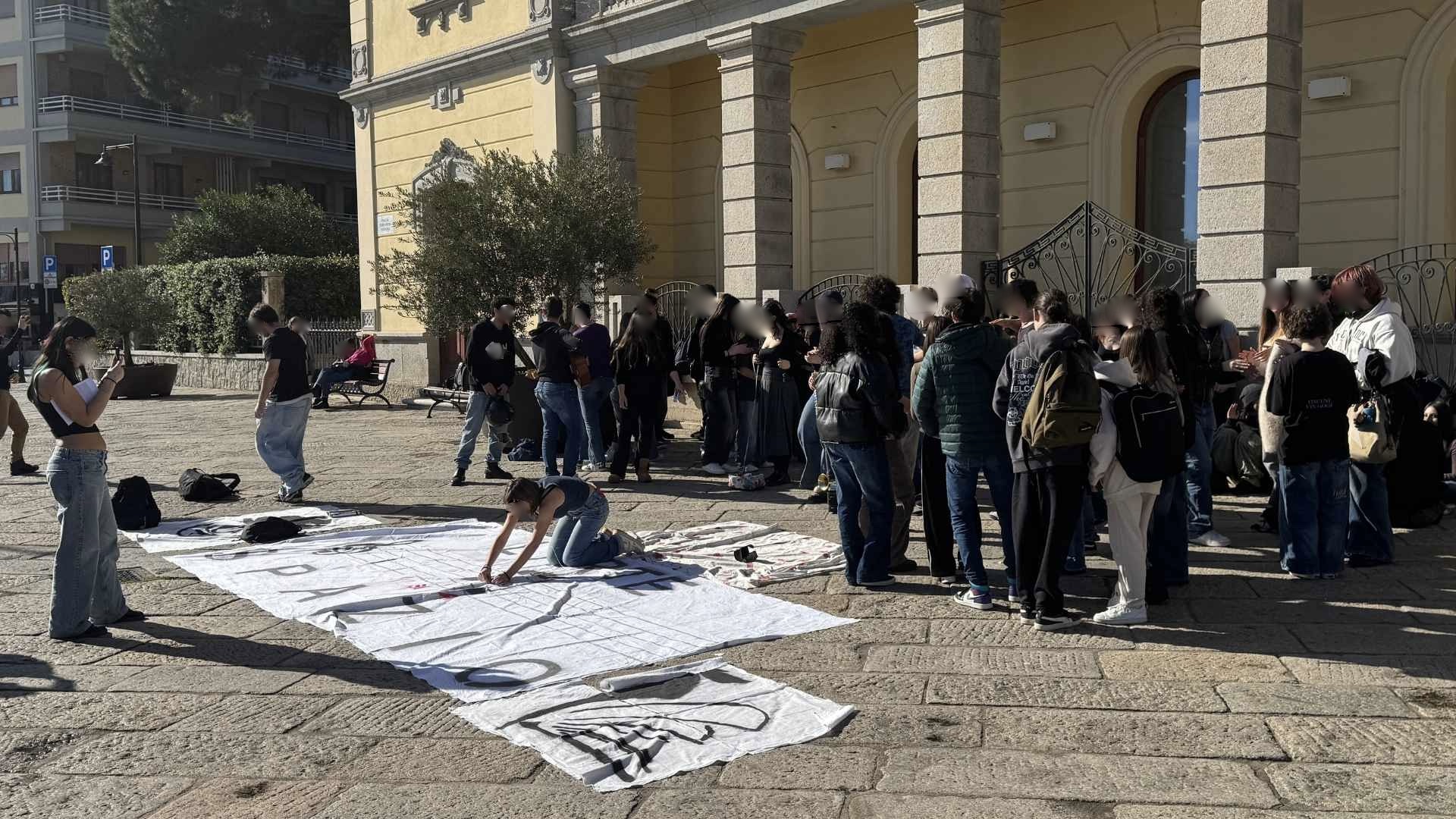 Olbia, studenti in corteo protestano per le scuole: ritrovo sotto il Comune