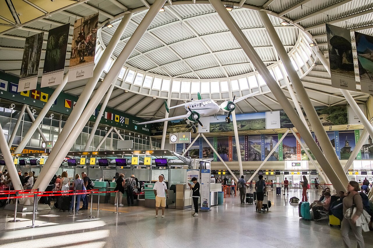 Olbia, slittano i voli per Malpensa e Gatwick: lo stato di oggi