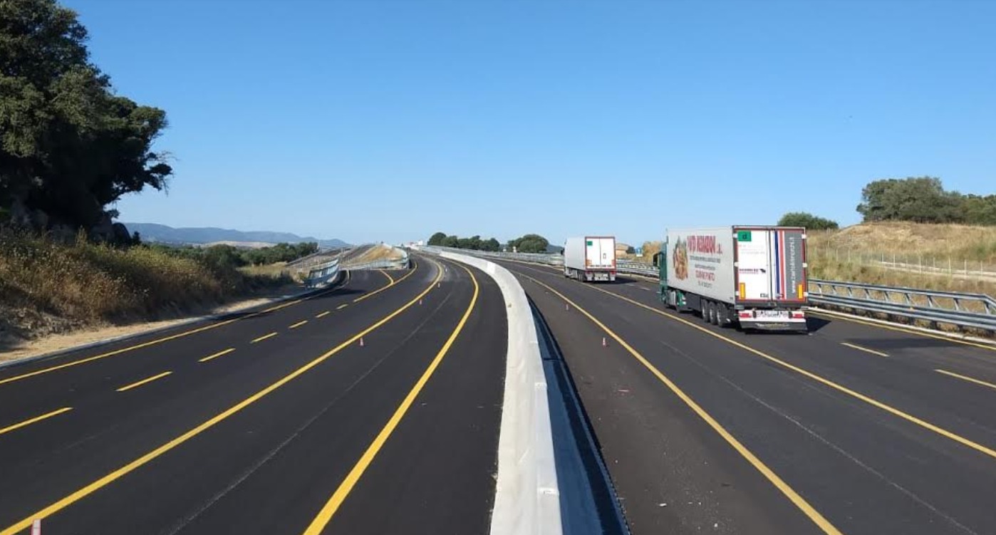 Strada Olbia-Sassari, nuova pavimentazione: traffico deviato