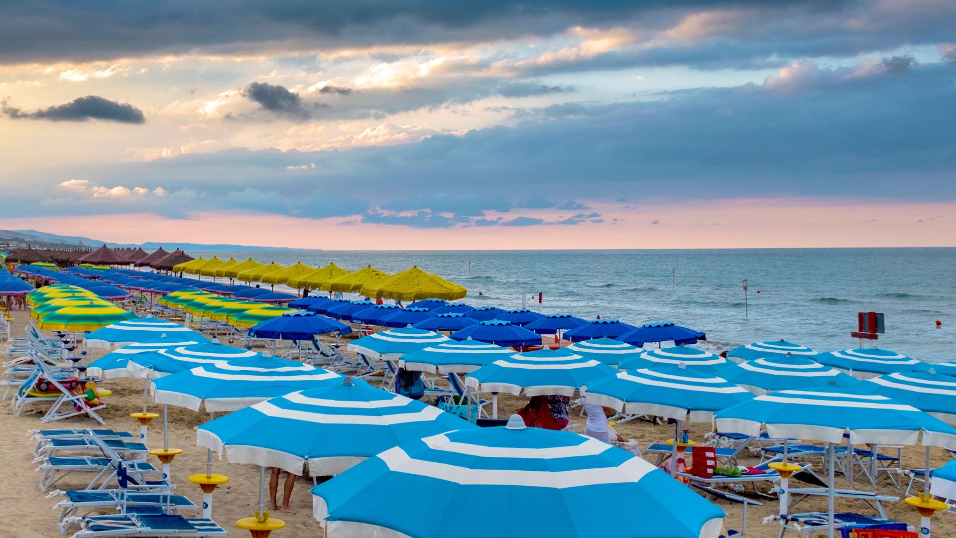 Olbia, Spiagge più sicure con bagnini, bandiere e moto d’acqua