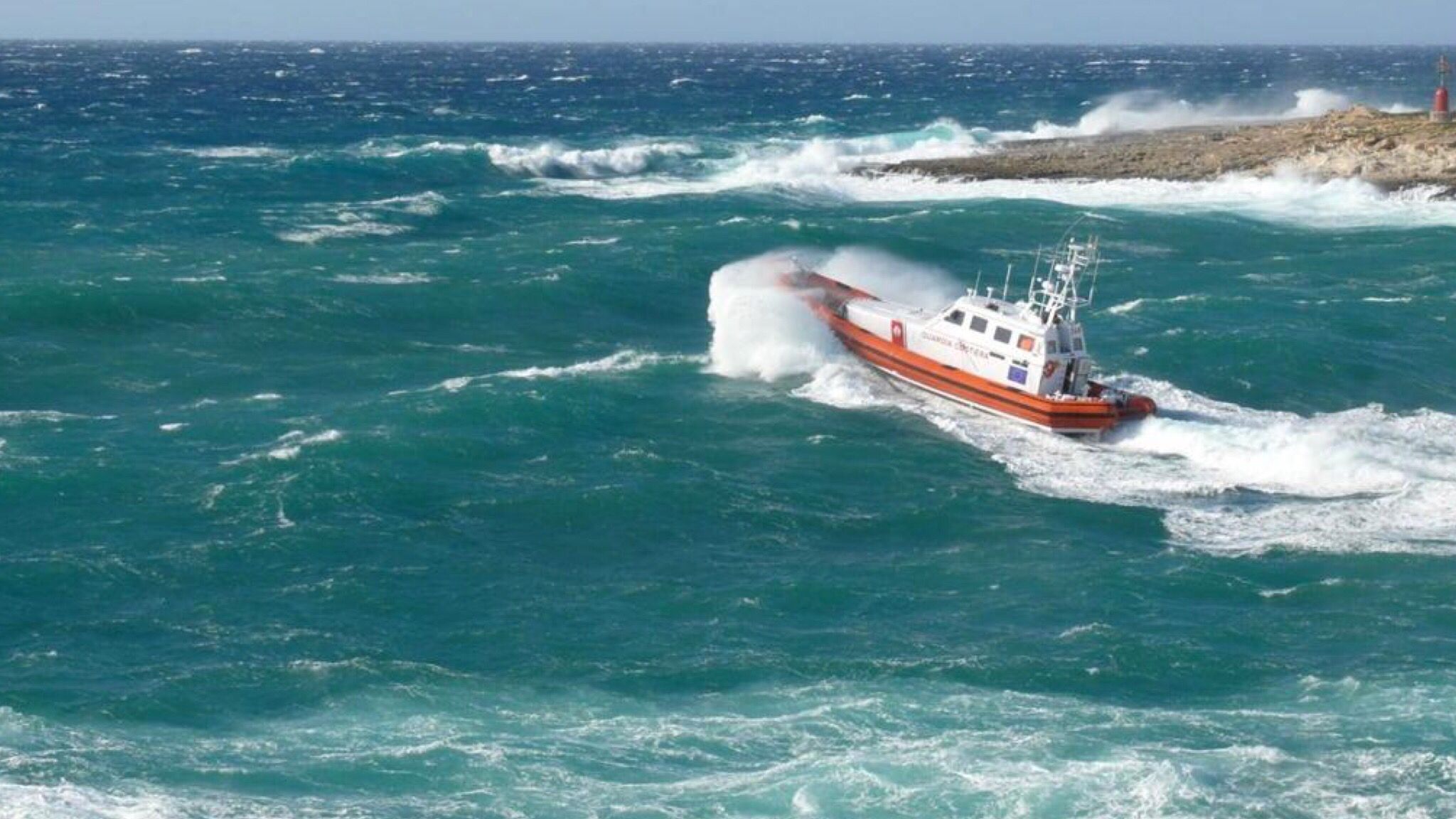 Palau, sub si immerge con onde alte e forte vento: tratto in salvo dopo ore