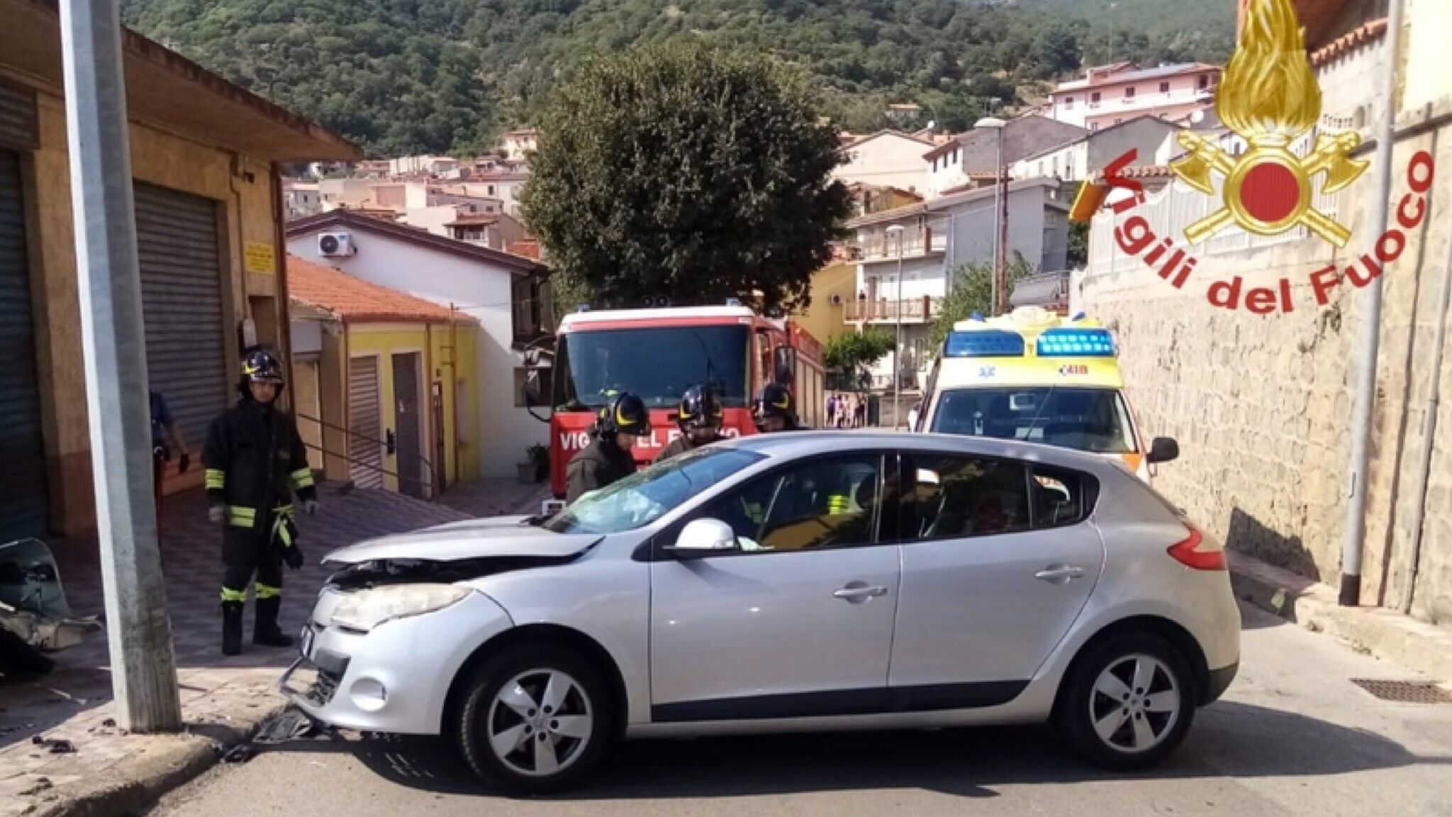 Nord Sardegna, auto contro palo è morto il conducente