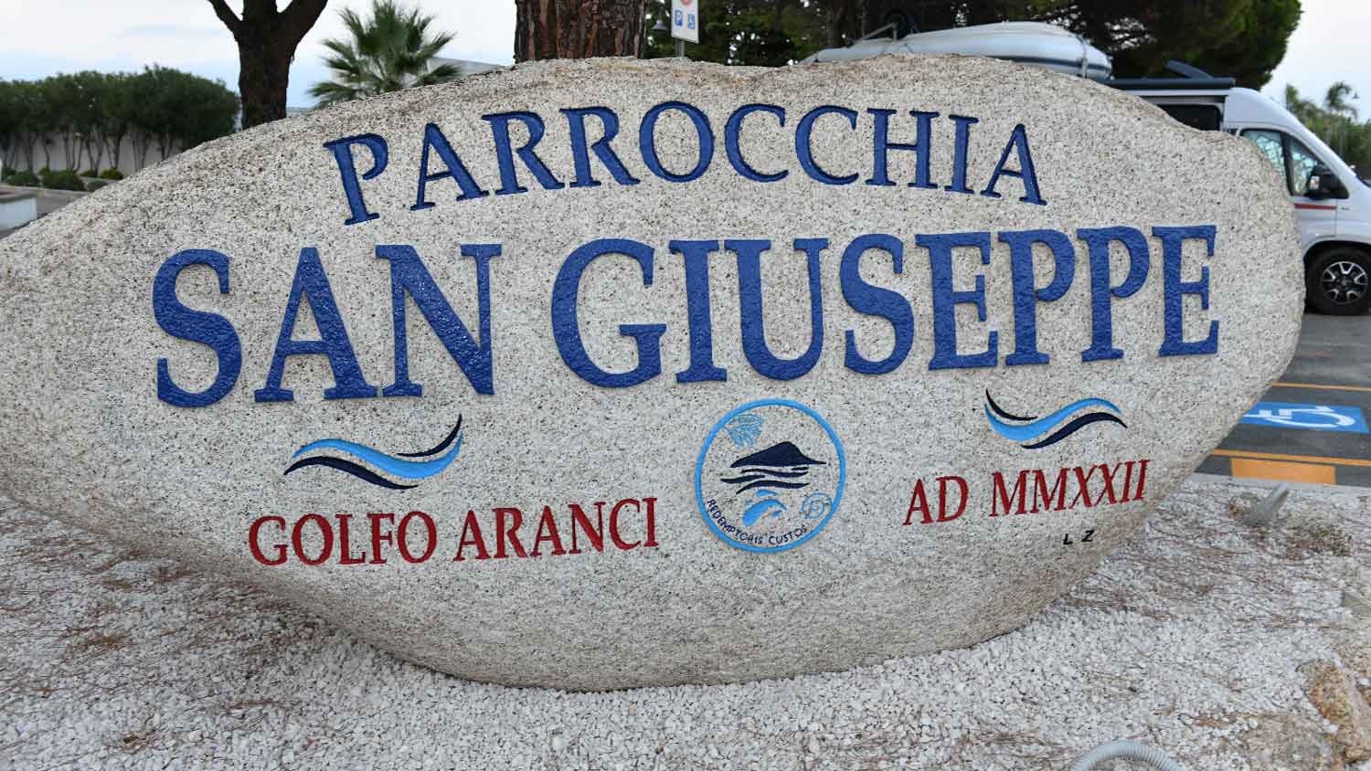Golfo Aranci: la chiesa di San Giuseppe ha una nuova insegna