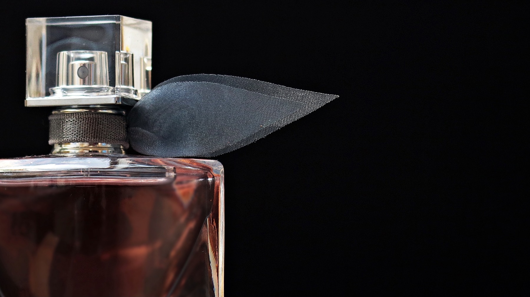 Douglas annuncia chiusura 128 punti vendita: a rischio 2 negozi a Olbia