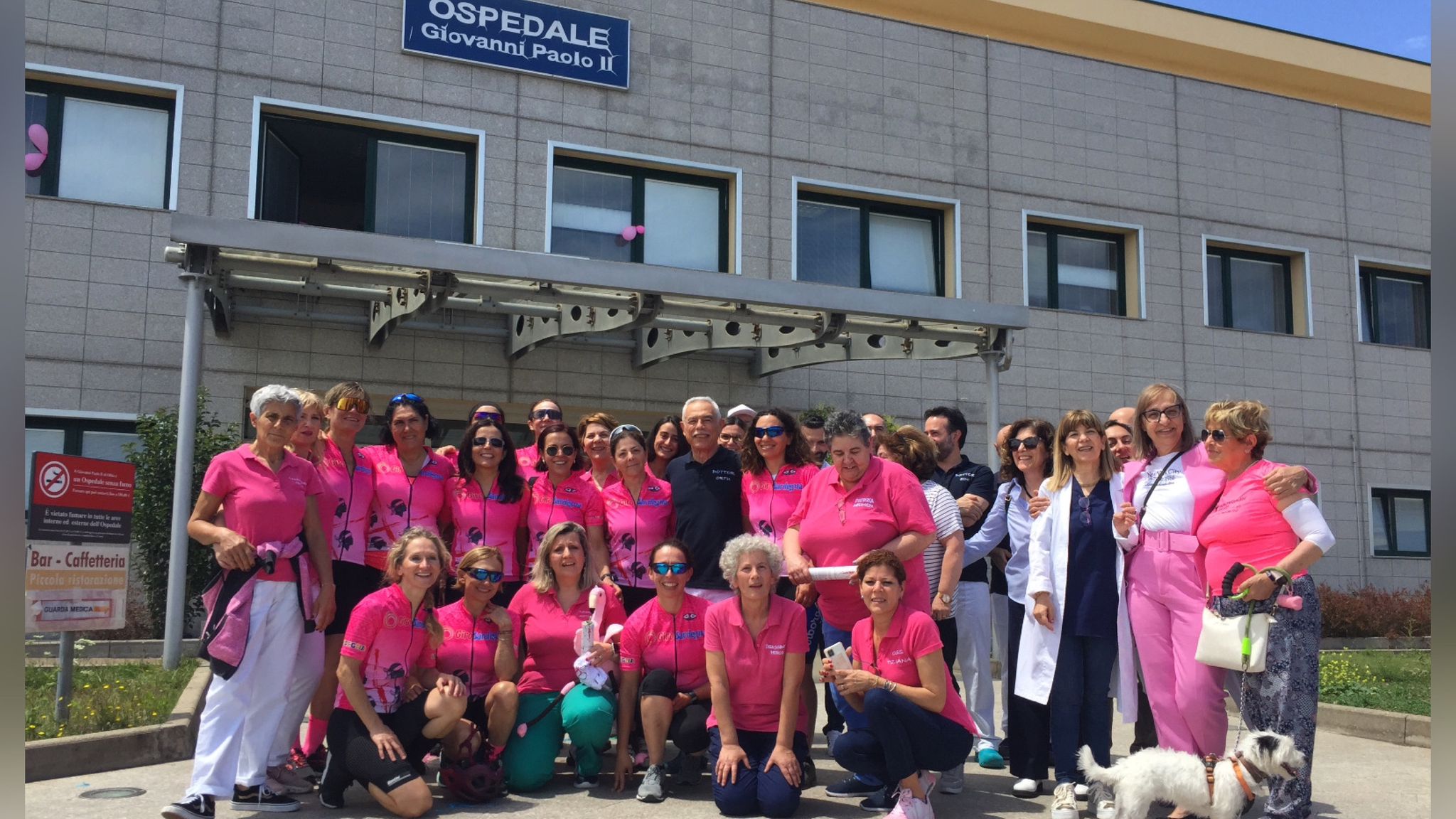 Olbia, tappa nell'Oncologia della Asl Gallura: le Pink Flamingos pedalano per la vita