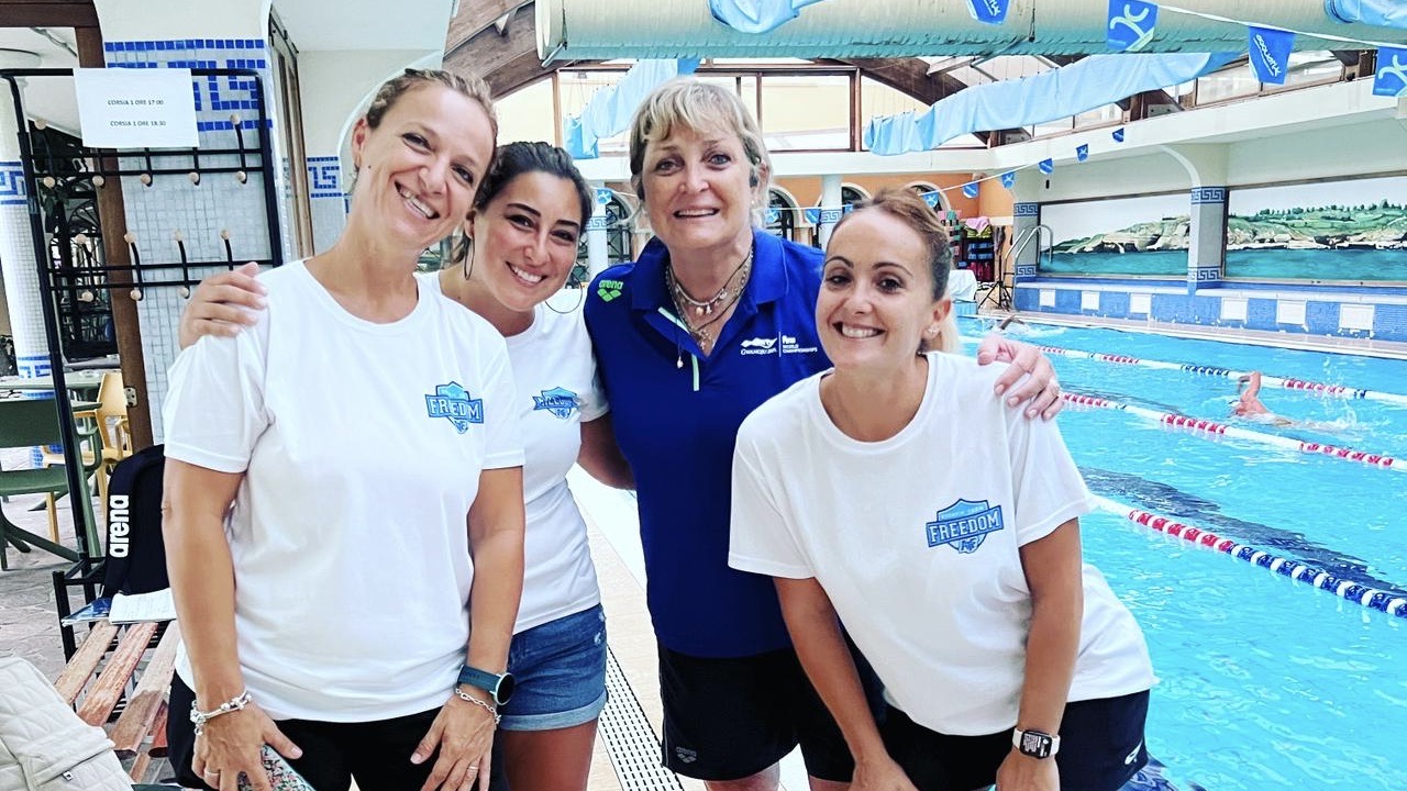 Nuoto artistico Olbia, le atlete si preparano al campionato nazionale con un'insegnante d'eccezione