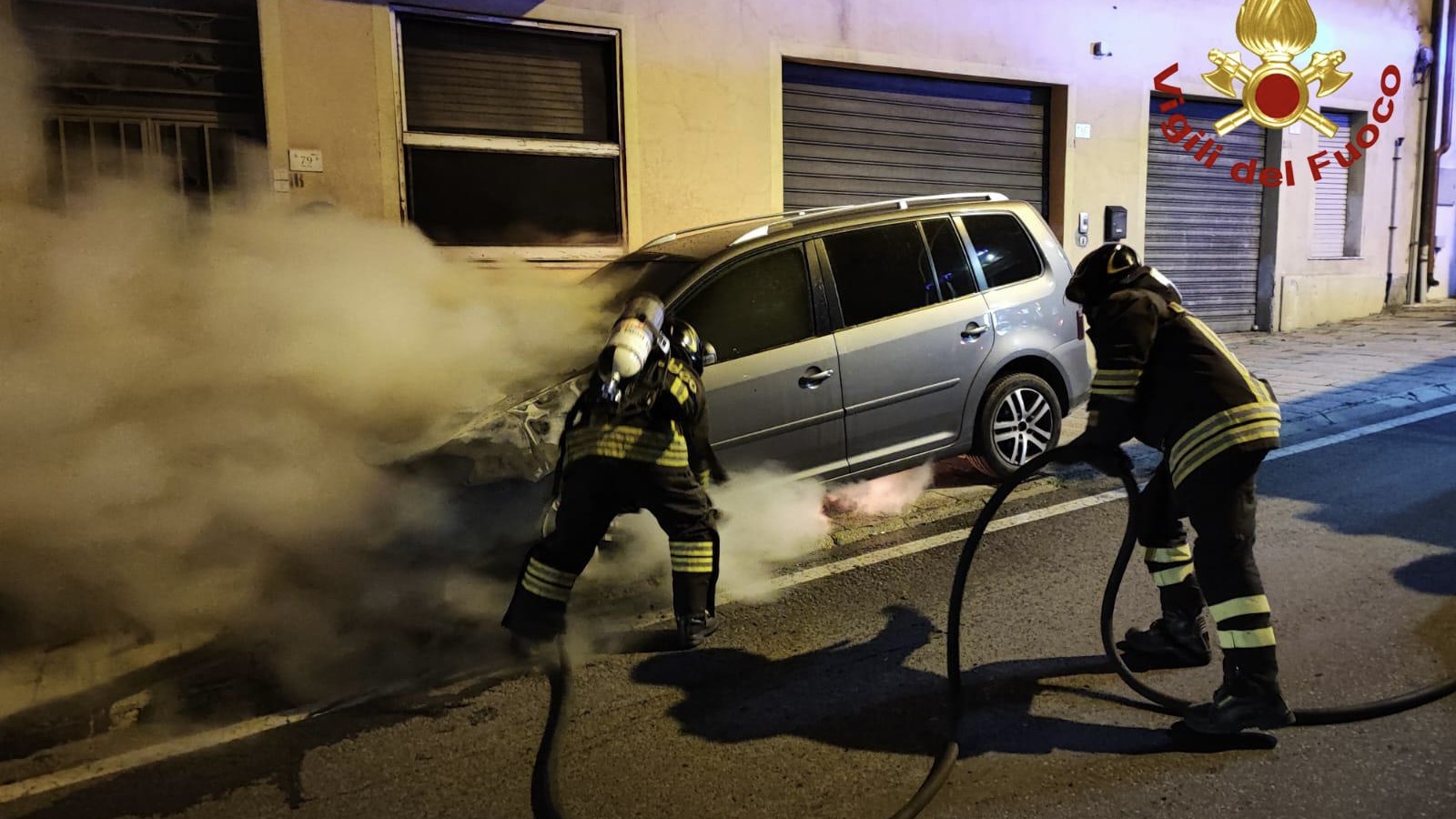 Nuovo attentato incendiario nella notte: un auto a fuoco