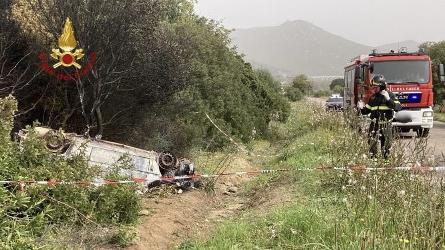 Auto esce fuori strada: muore il conducente di 38 anni