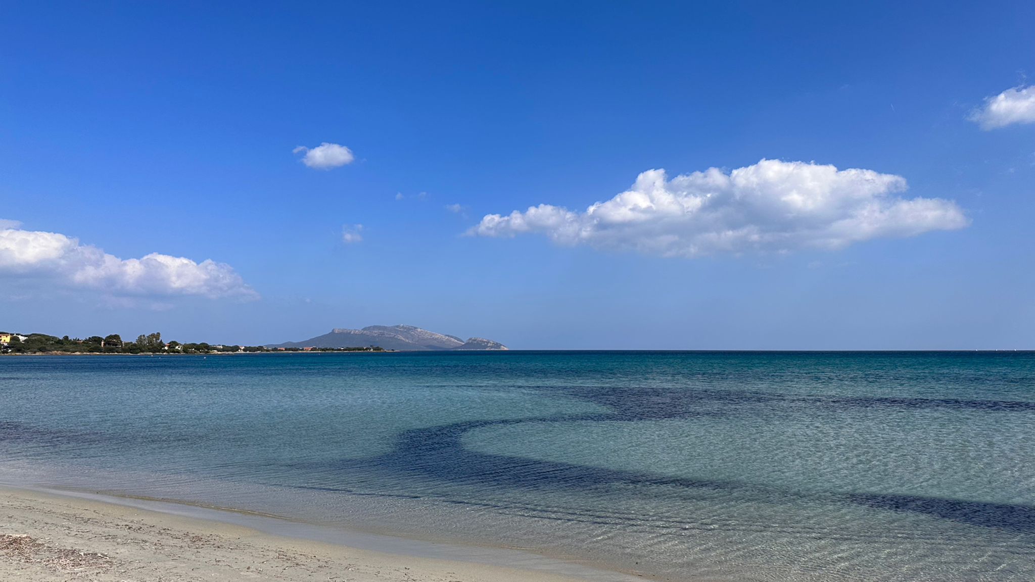 Olbia, primo vero weekend di sole e alte temperature: tutti in spiaggia