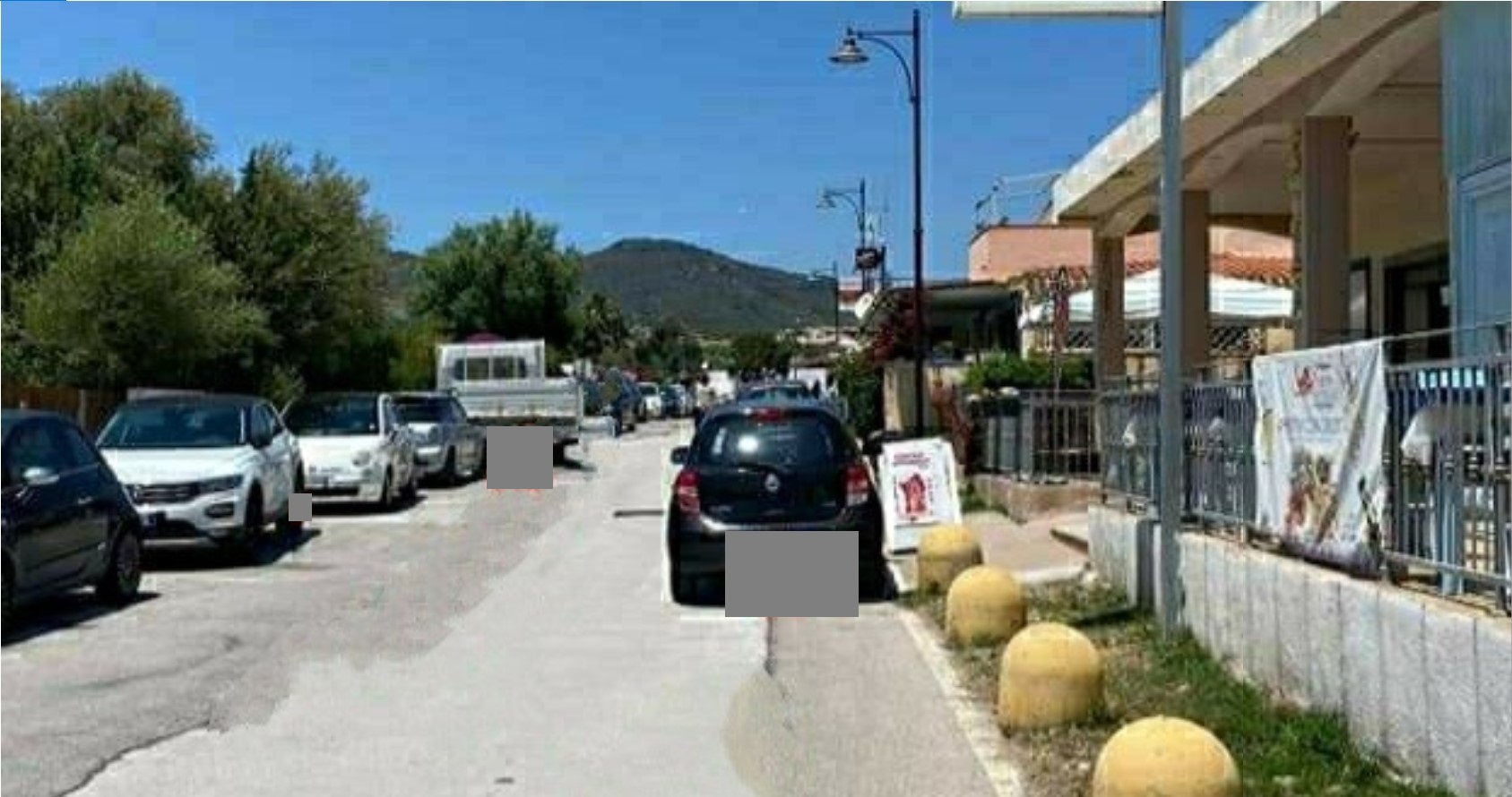 Olbia: parcheggio selvaggio in via Mar Ligure