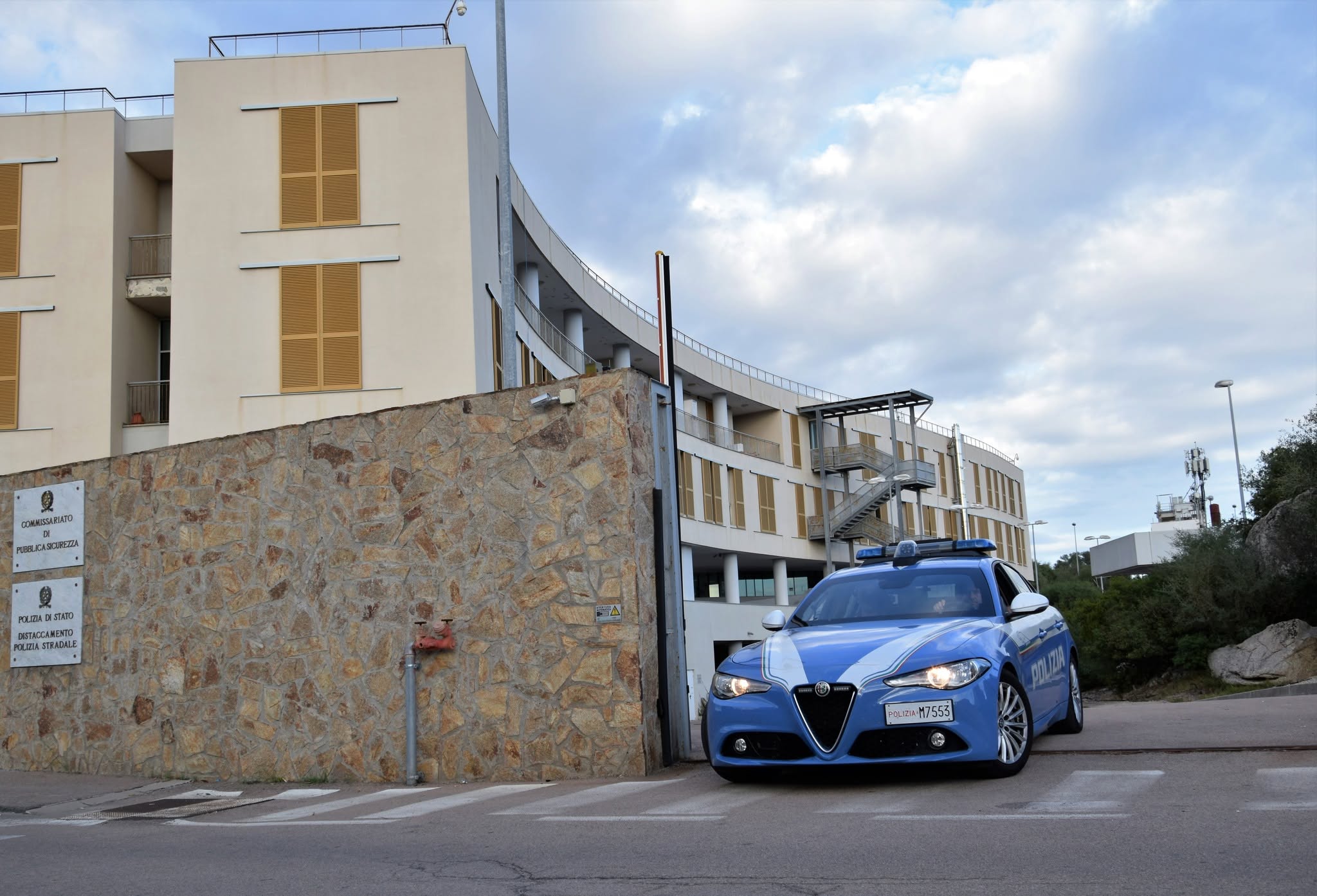 Olbia, insulti e minacce alle poliziotte durante un controllo: arrestato 35enne
