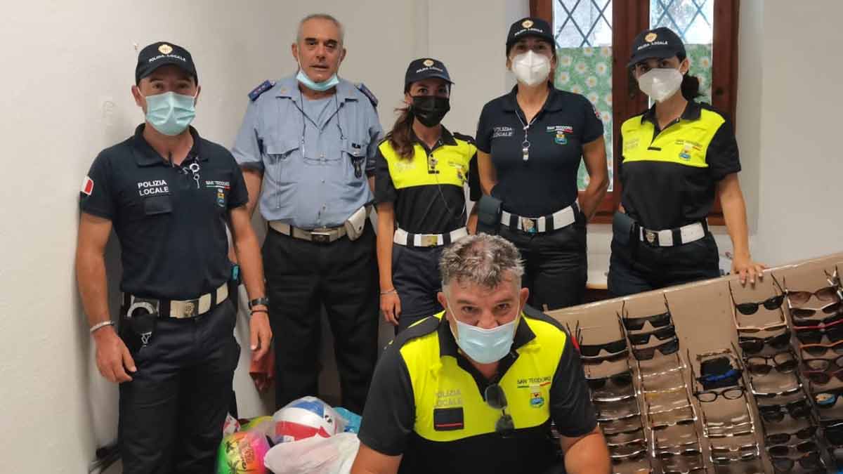 San Teodoro. controlli nelle spiagge: sequestrata merce contraffatta