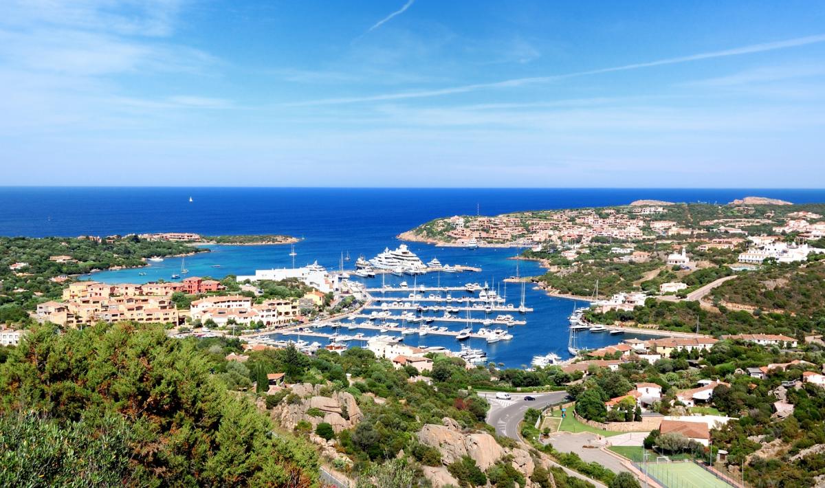 Porti di lusso e charter Costa Smeralda: guida 2025