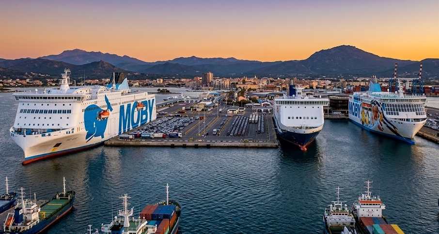 Sardegna, allarme trasporti: la crisi del petrolio minaccia l'estate
