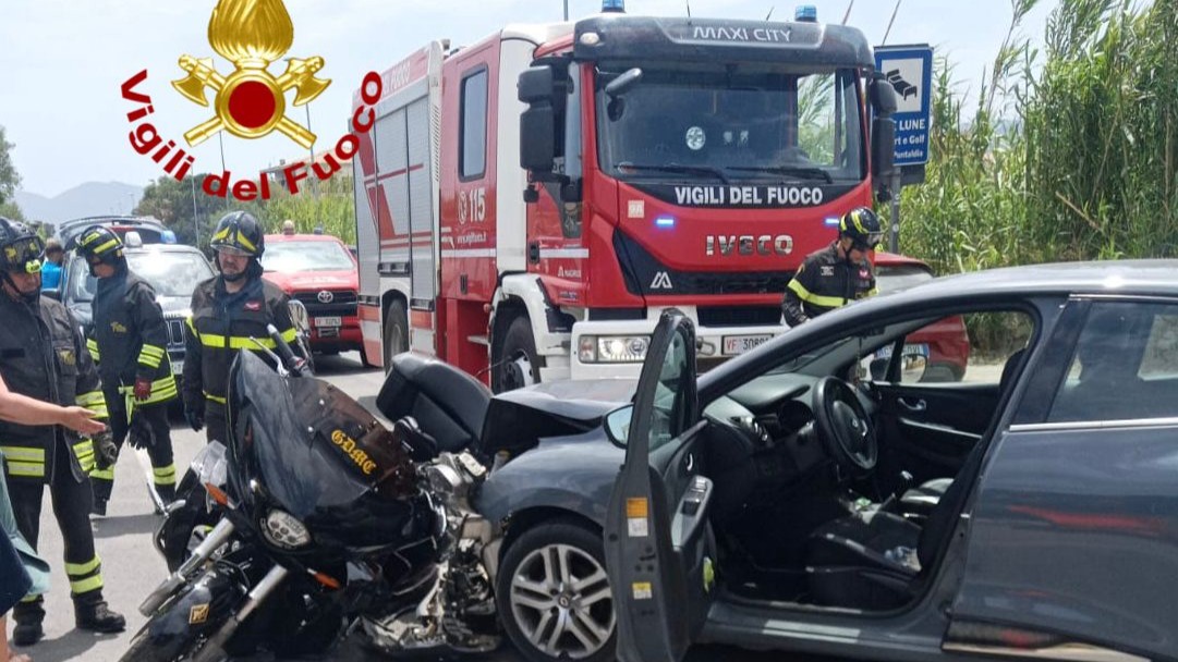 San Teodoro:  frontale tra auto e moto al bivio di Puntaldia