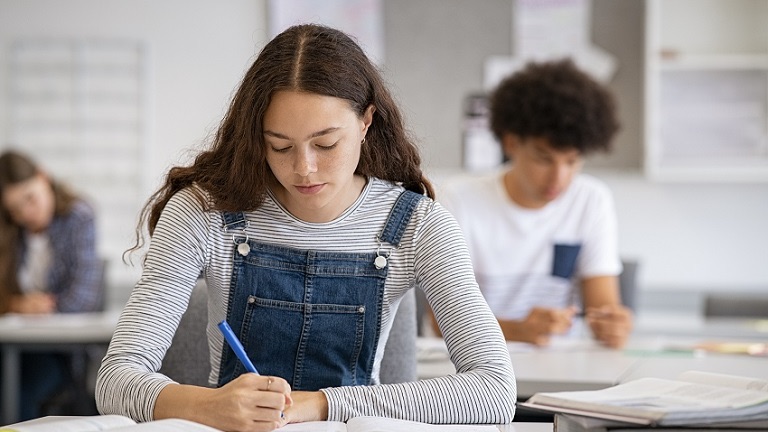 Sardegna, pochi laureati e molta dispersione scolastica: ma le donne ribaltano i dati