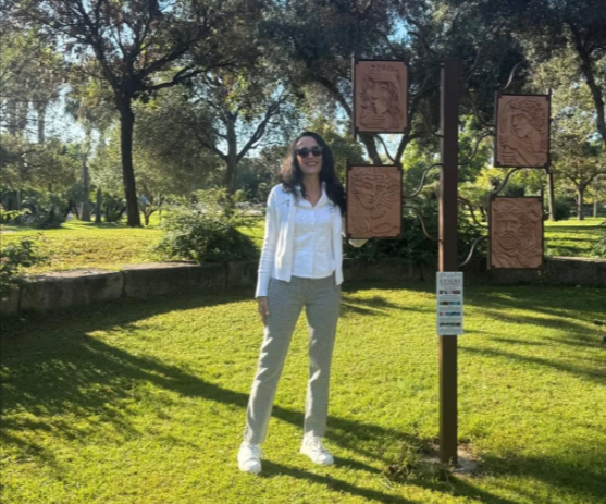 Olbia: l’arte di Irene Recino intreccia epoche nel verde