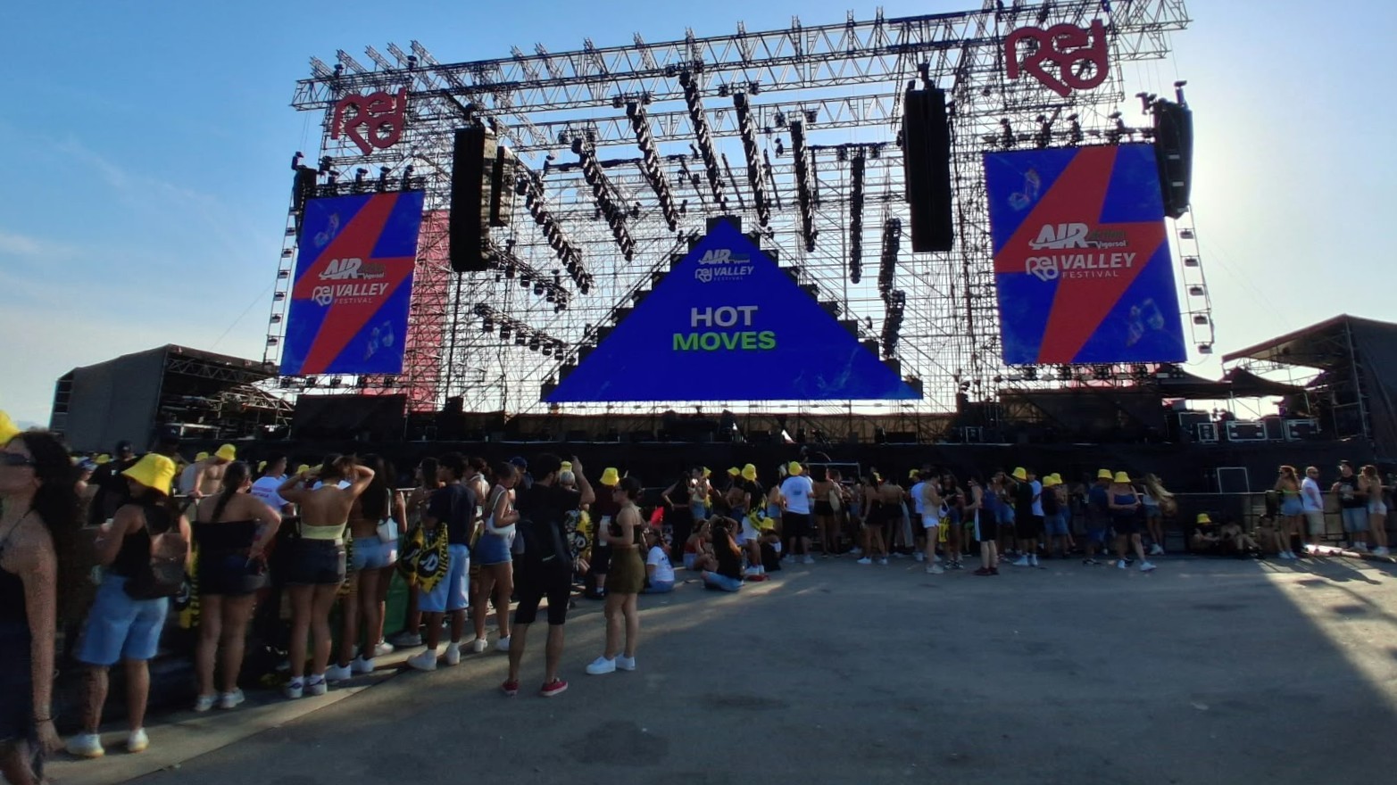 Red Valley Festival, partenza lenta a Olbia: alle 18.30 ancora poca gente sotto il palco