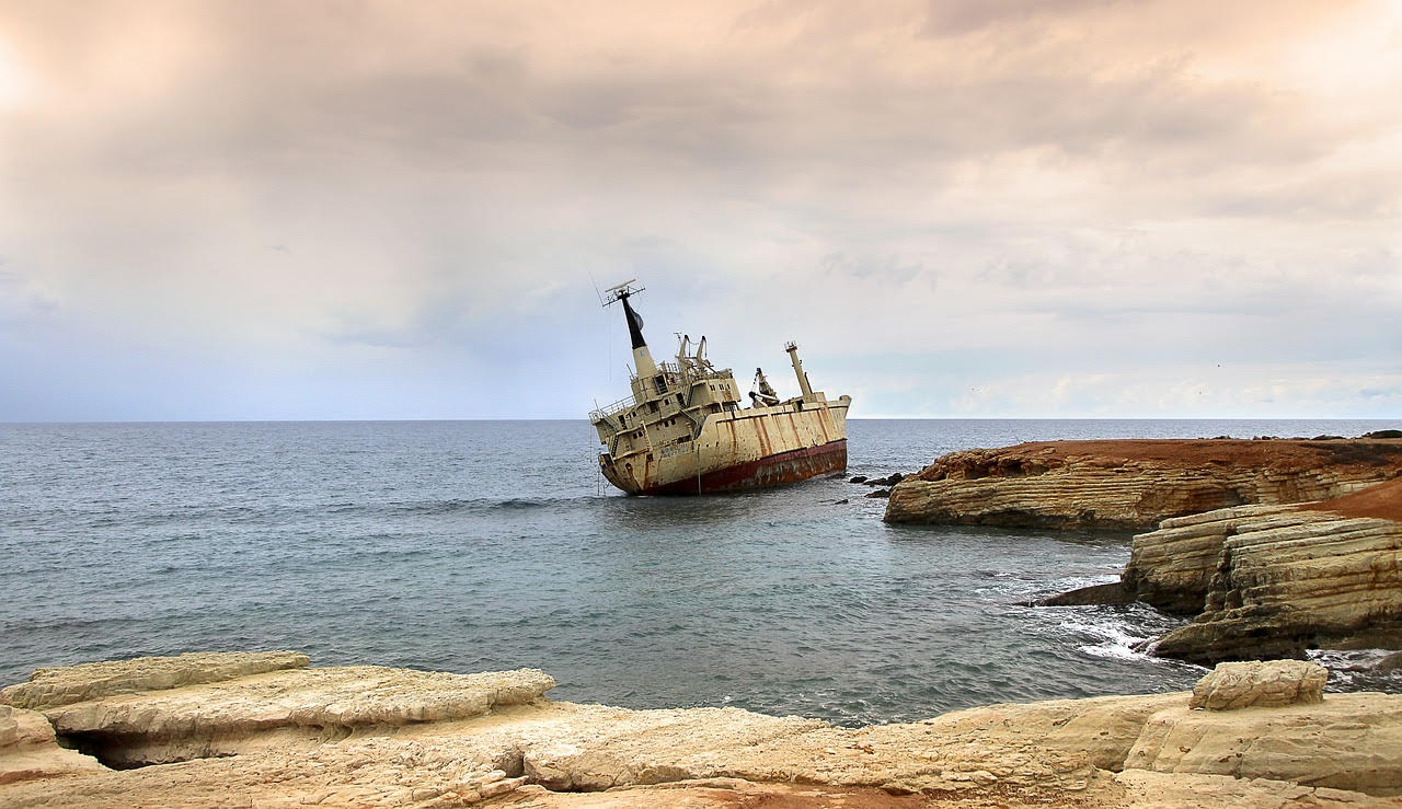 Gallura, due barche contro gli scogli: i danni del maltempo