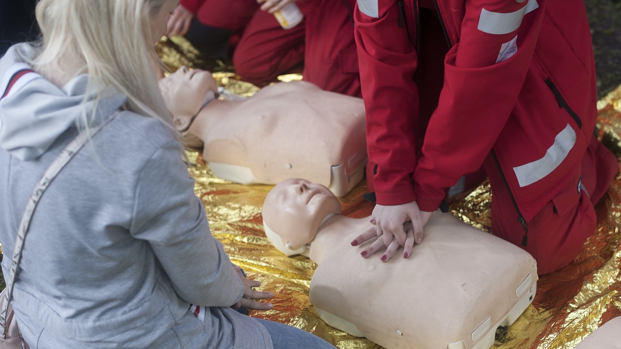 Olbia, al parco una lezione di primo soccorso per gli allievi della scuola guida