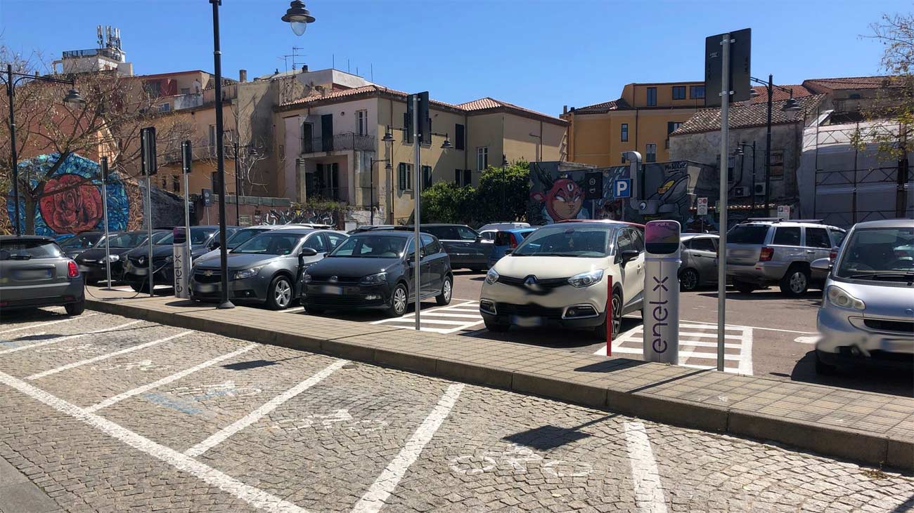 Olbia e le colonnine per auto elettriche: quasi impossibile ricaricare