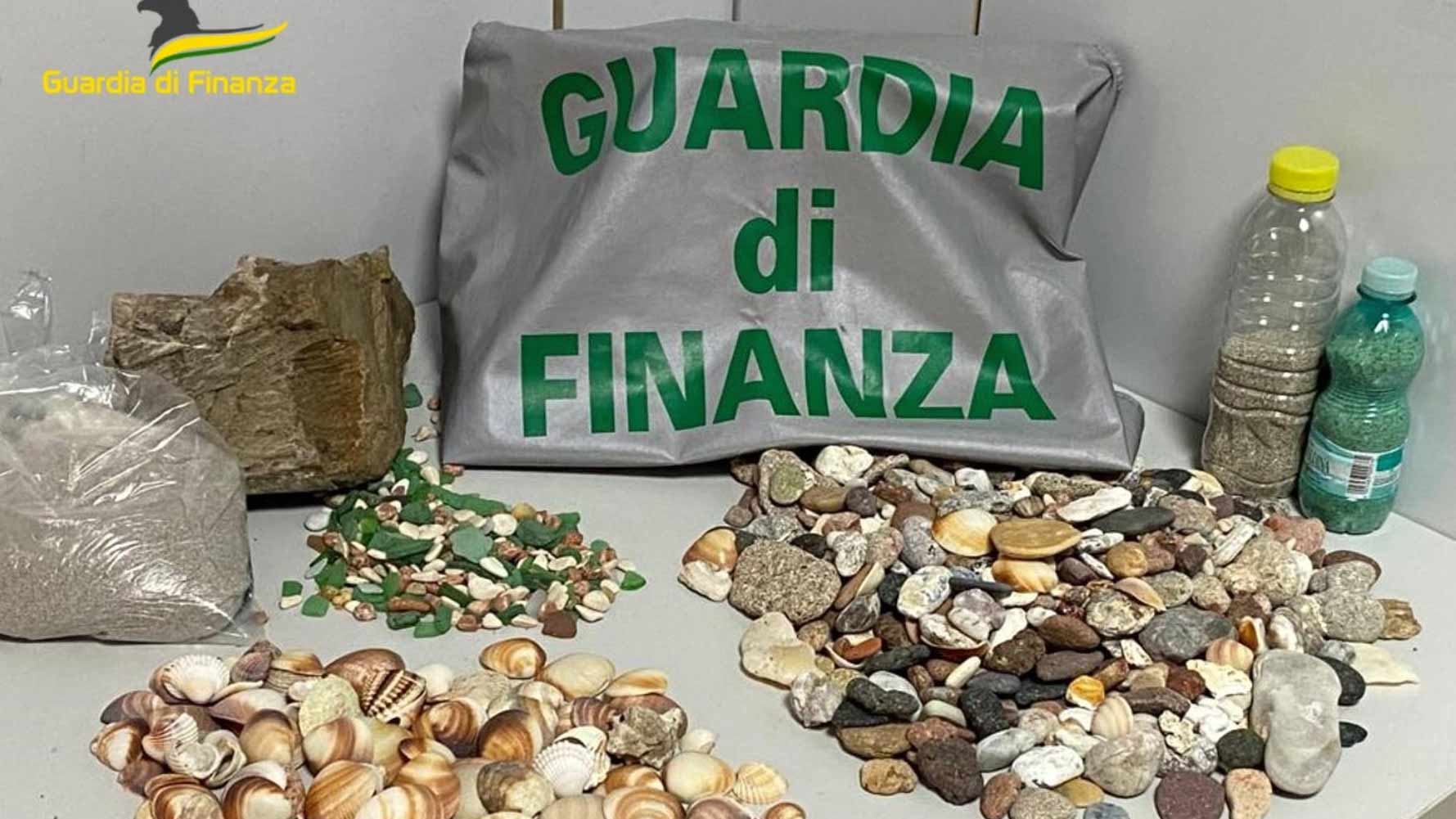 Nord Sardegna, furti nelle spiagge: in 10 giorni recuperati 4,6 kg di sabbia e ciottoli