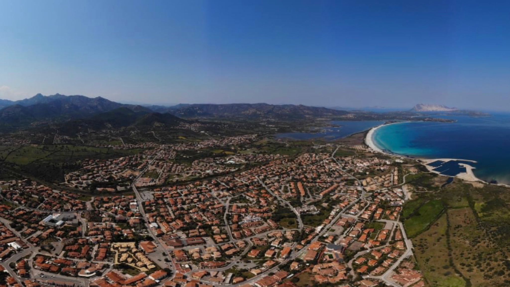 San Teodoro, incendio in via Rinaggiu: stop alla circolazione