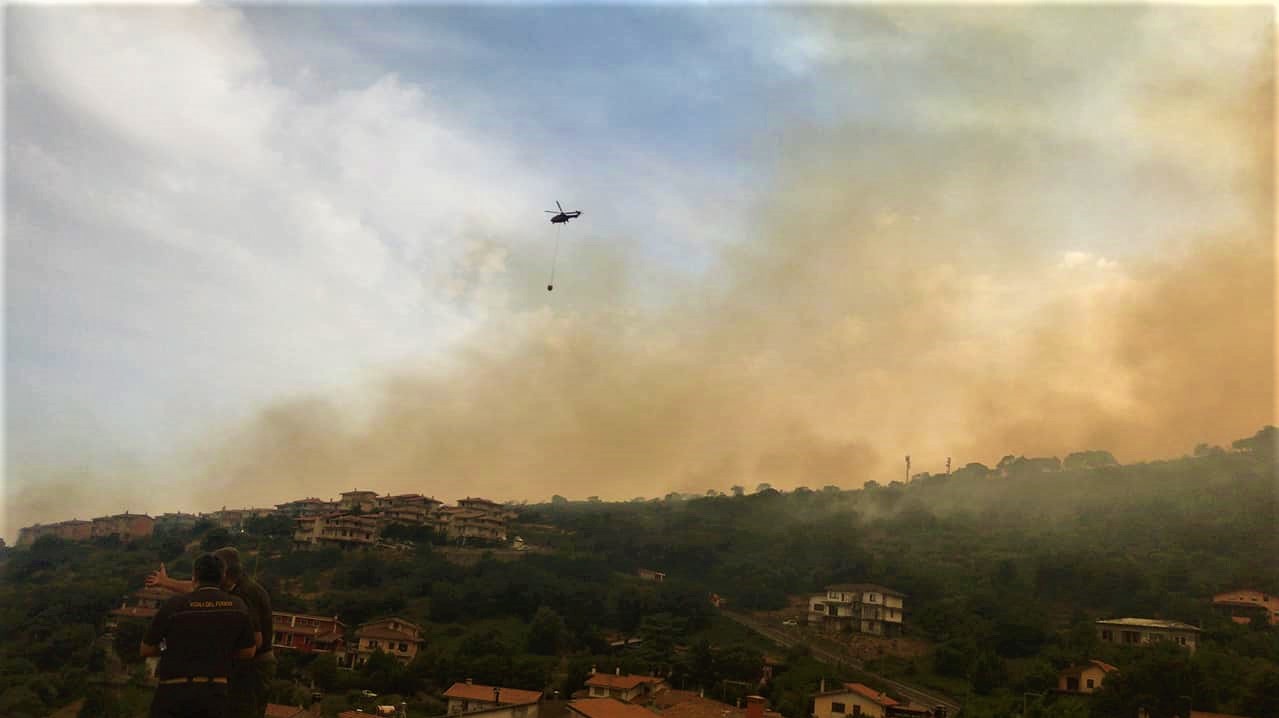 Terribile notte di incendi nell'Oristanese, ancora fiamme a Cuglieri