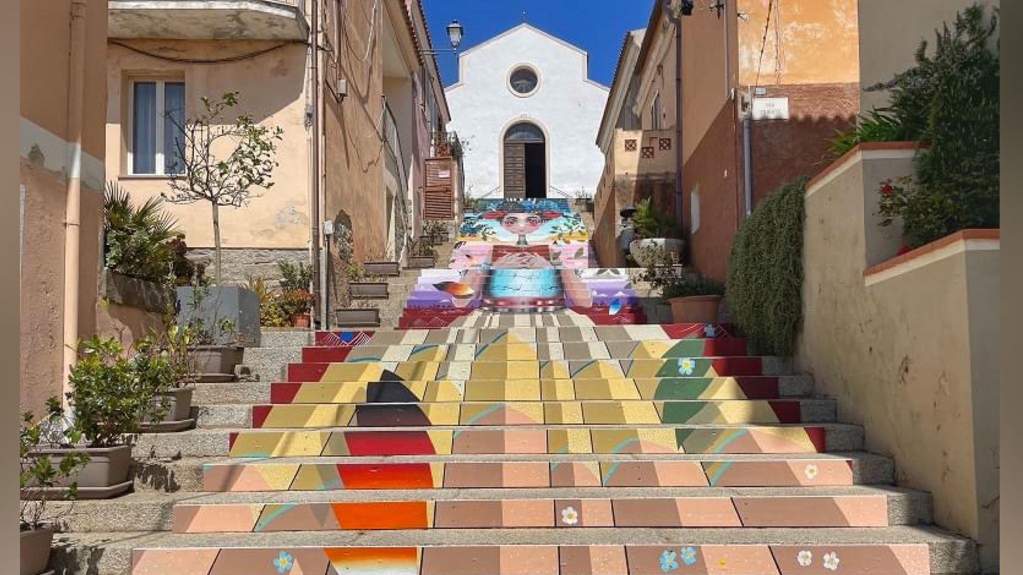 Arzachena: nuova installazione artistica sulla scalinata di Santa Lucia 