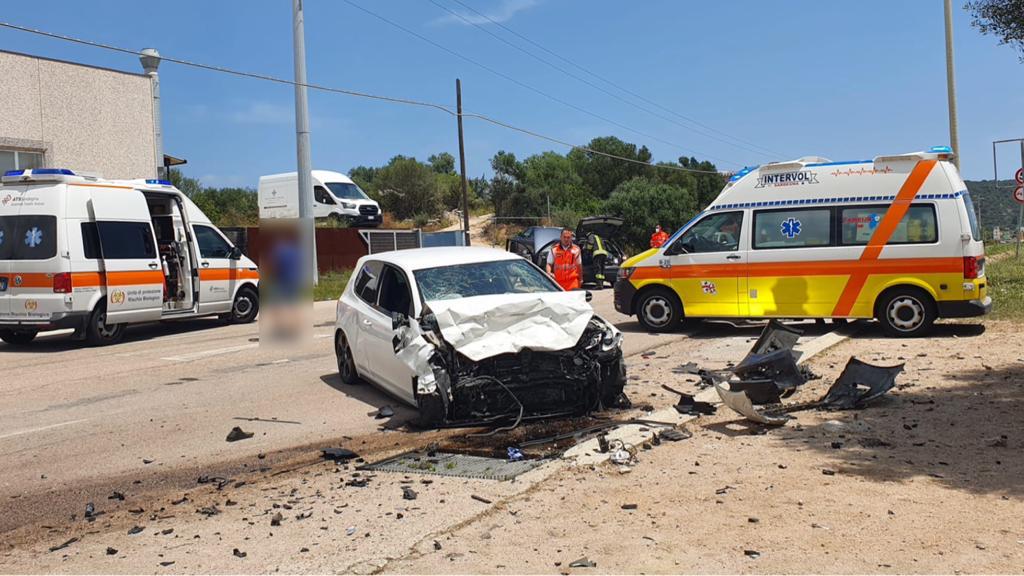 Olbia: scontro tra auto in zona industriale