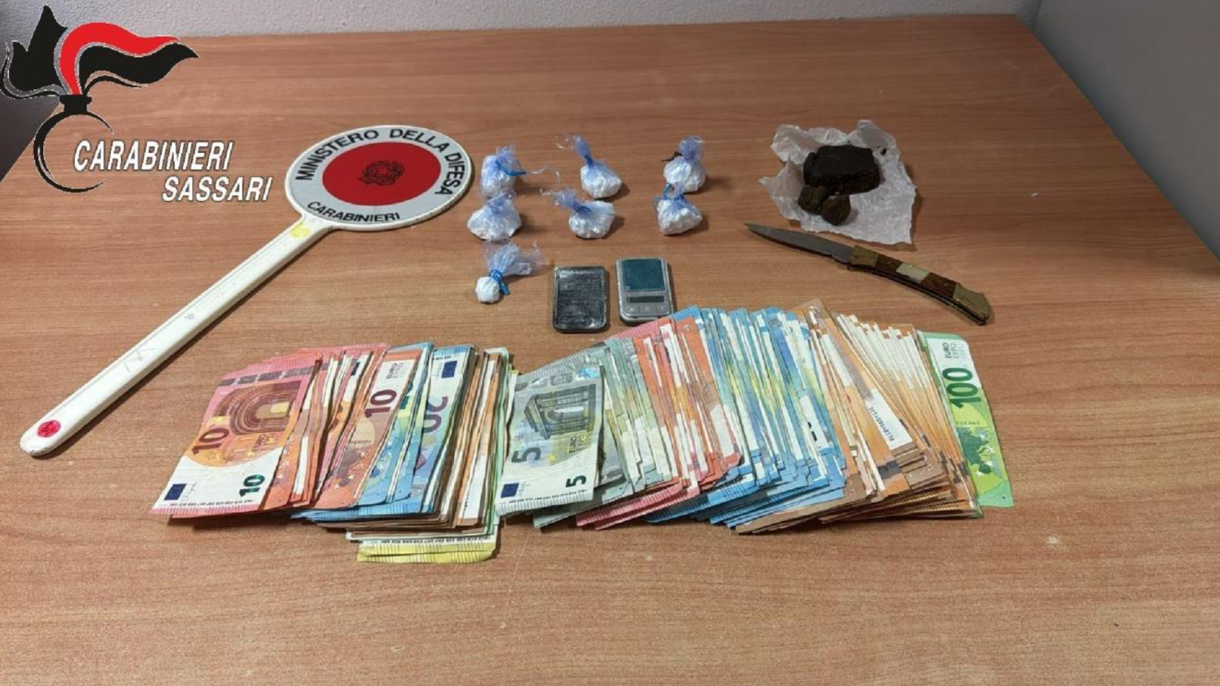 Olbia, arrestato con droga e 10.000 euro