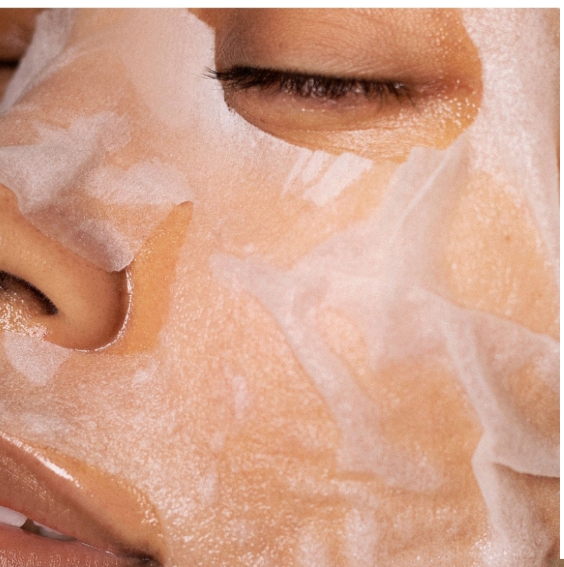 Maschere anti-età: quando usarle e come abbinarle a detergenti e sieri