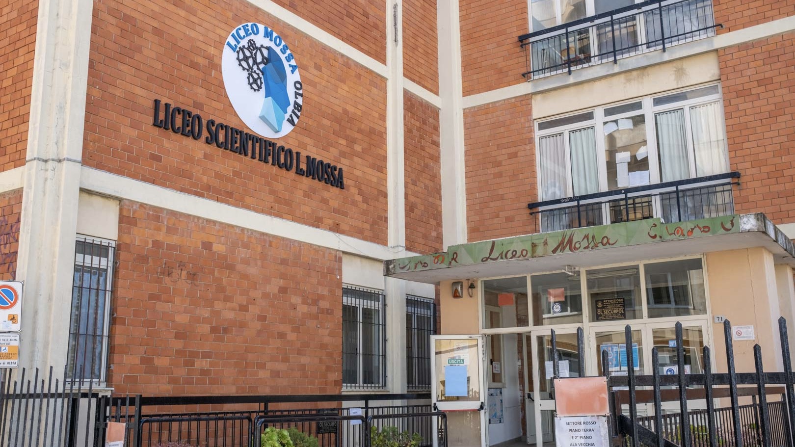 Olbia, liceo scientifico senza aule e studenti in DAD: l'appello dei genitori