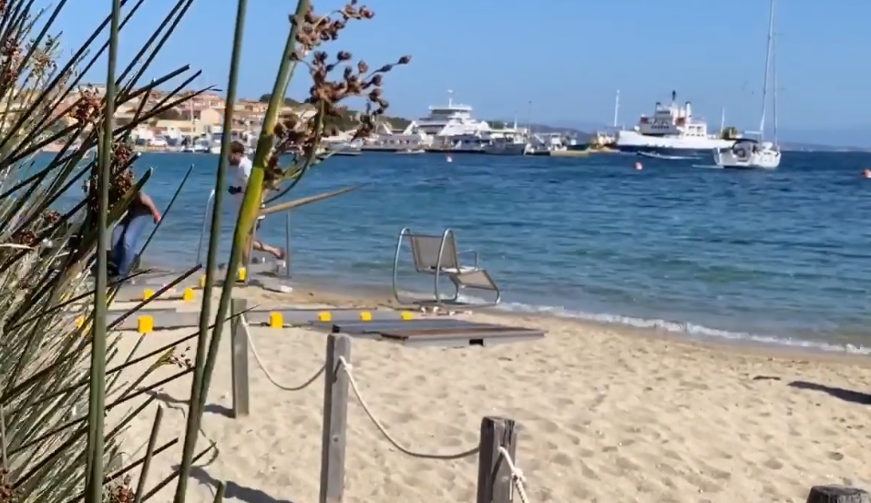 Palau, iniziativa inclusiva: ecco la passerella per l'ingresso in acqua