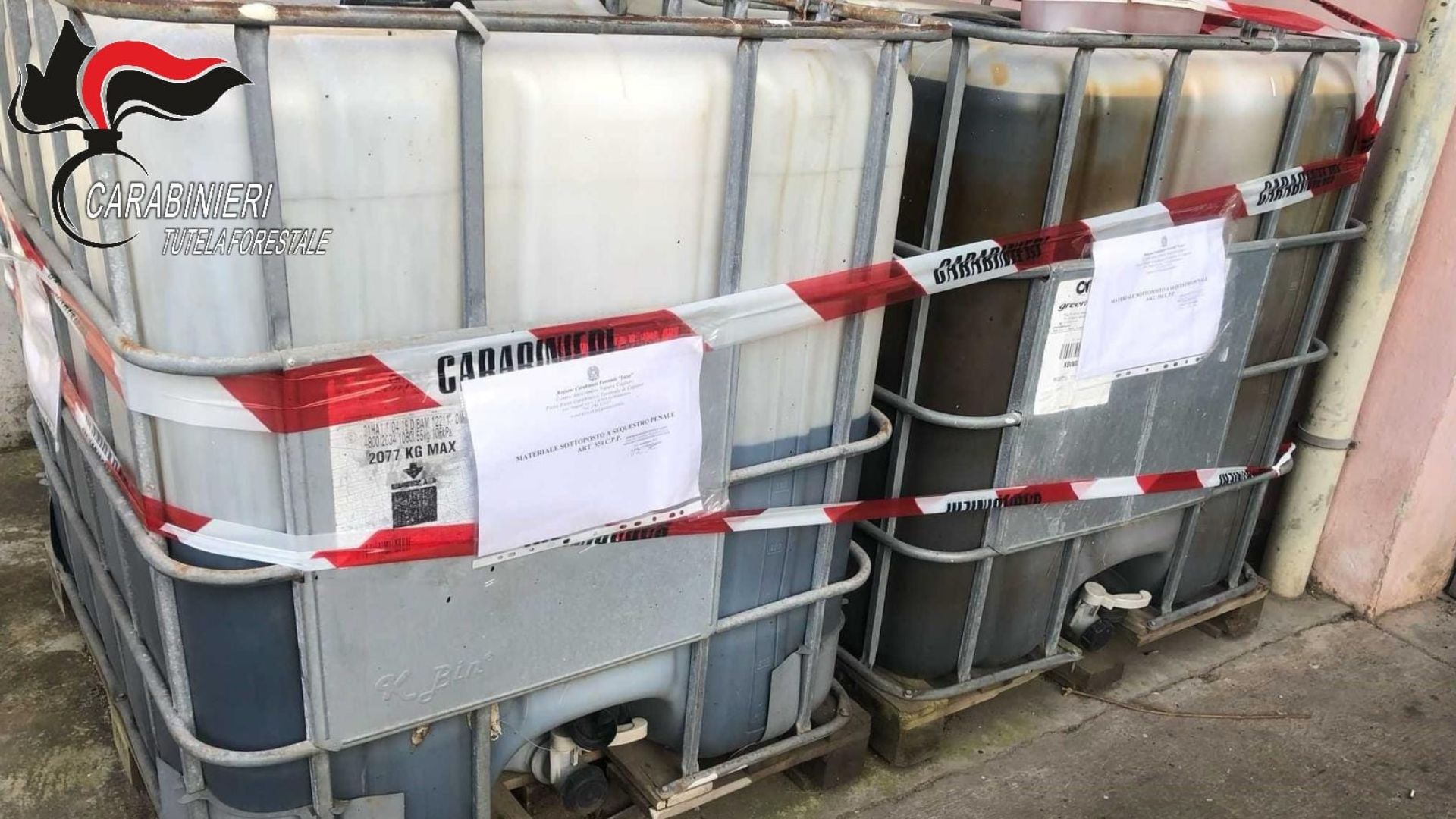 La Maddalena, sequestrati 1500 litri di oli esausti nel cortile di un condominio