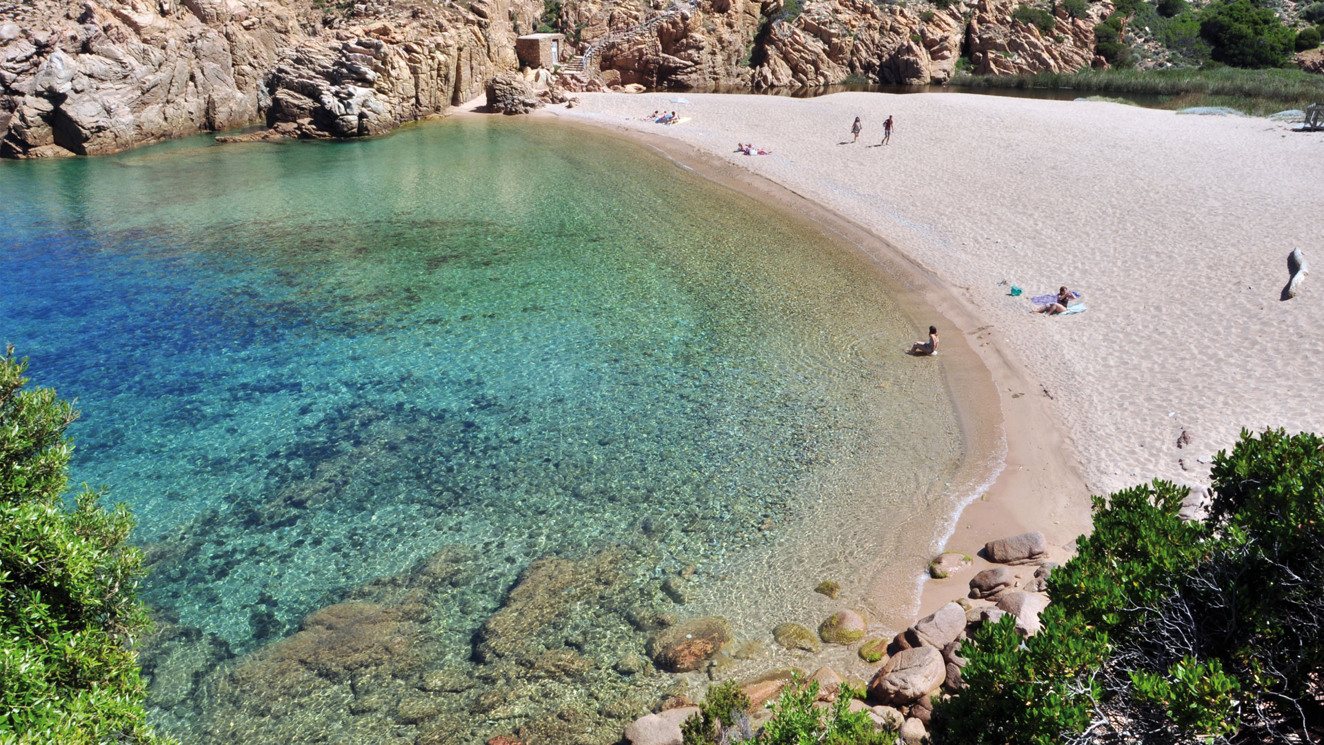 Disney guarda ancora alla Gallura: dopo La Sirenetta, la Costa Rossa candidata a nuovo set
