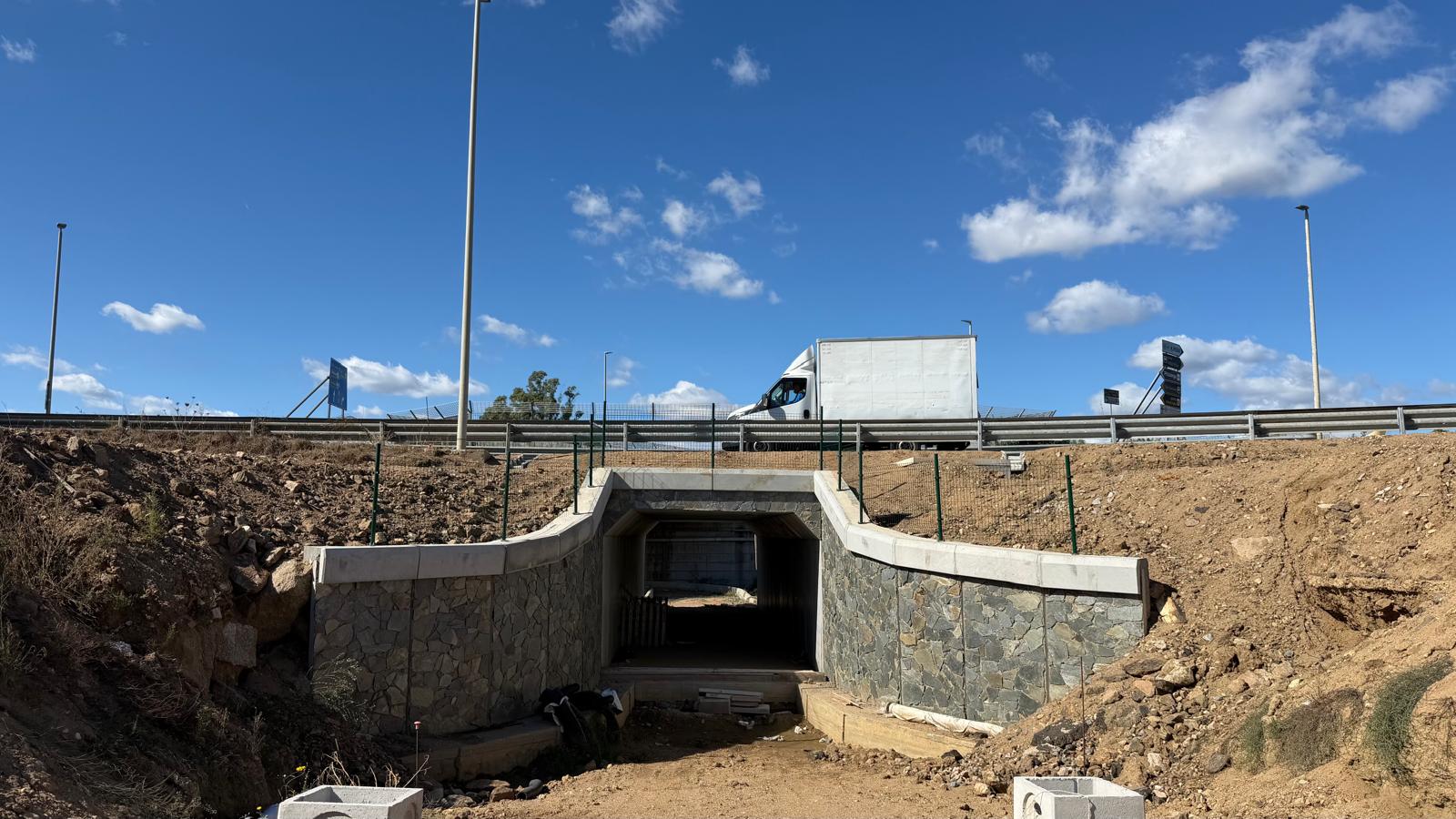Olbia, riapre finalmente via Armenia: il sottopasso della pista ciclabile prende forma