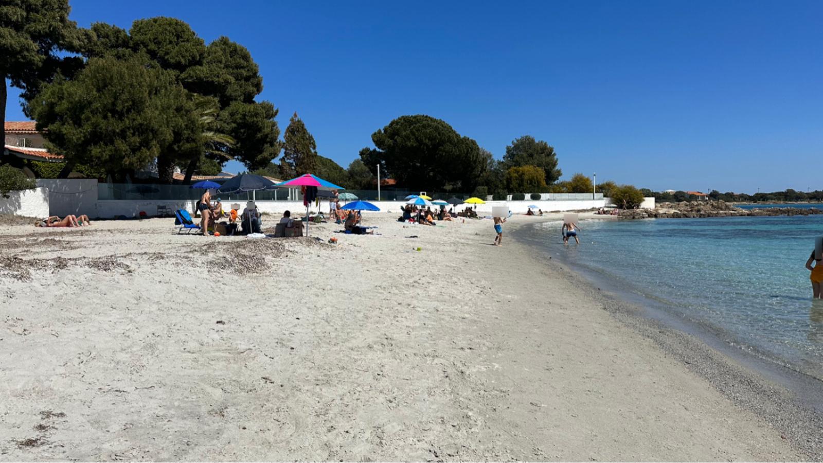 Olbia, domenica di sole e caldo: spiagge prese d'assalto
