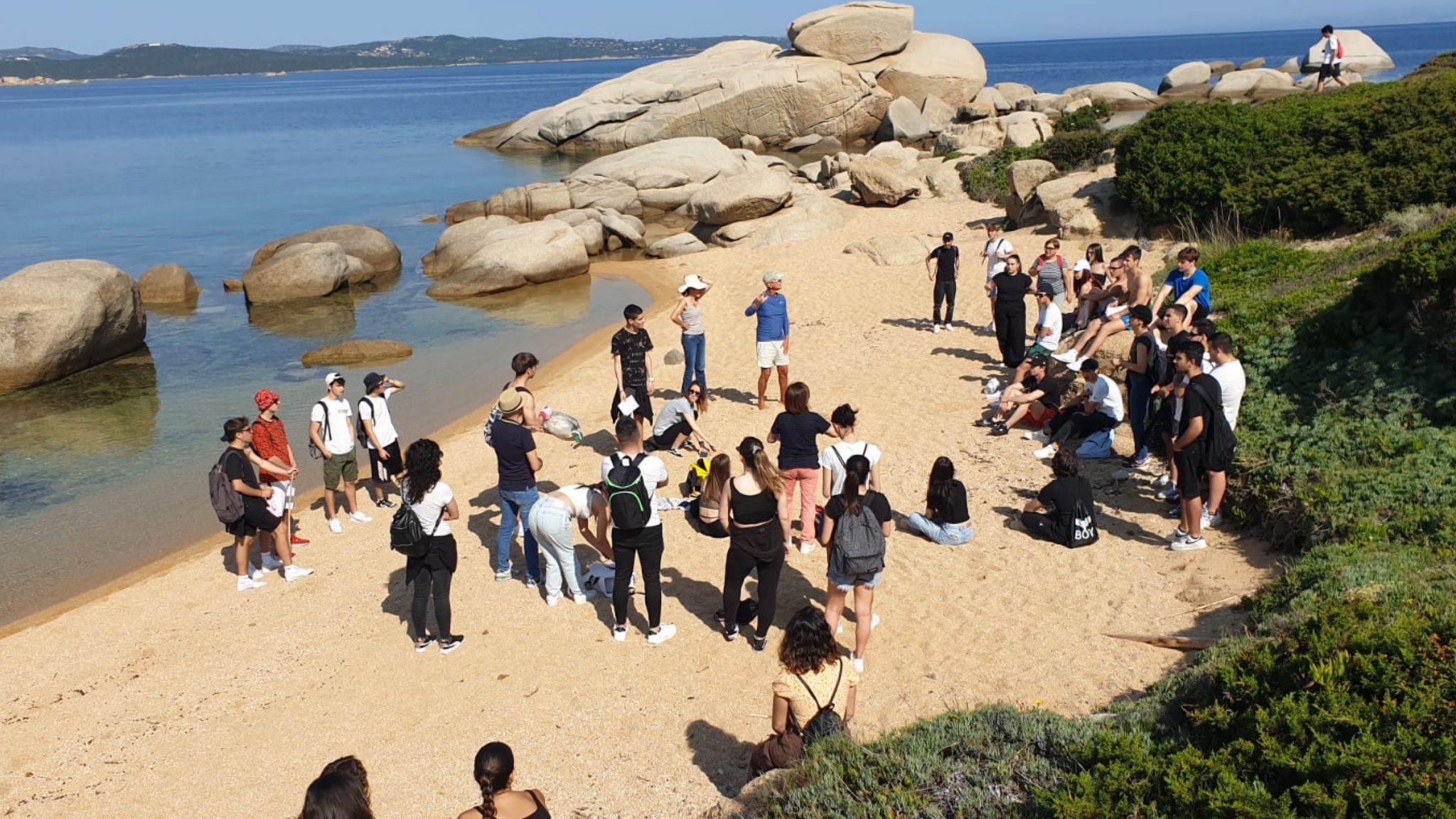 Palau: 60 studenti all'opera per tutelare e ripulire l'ambiente