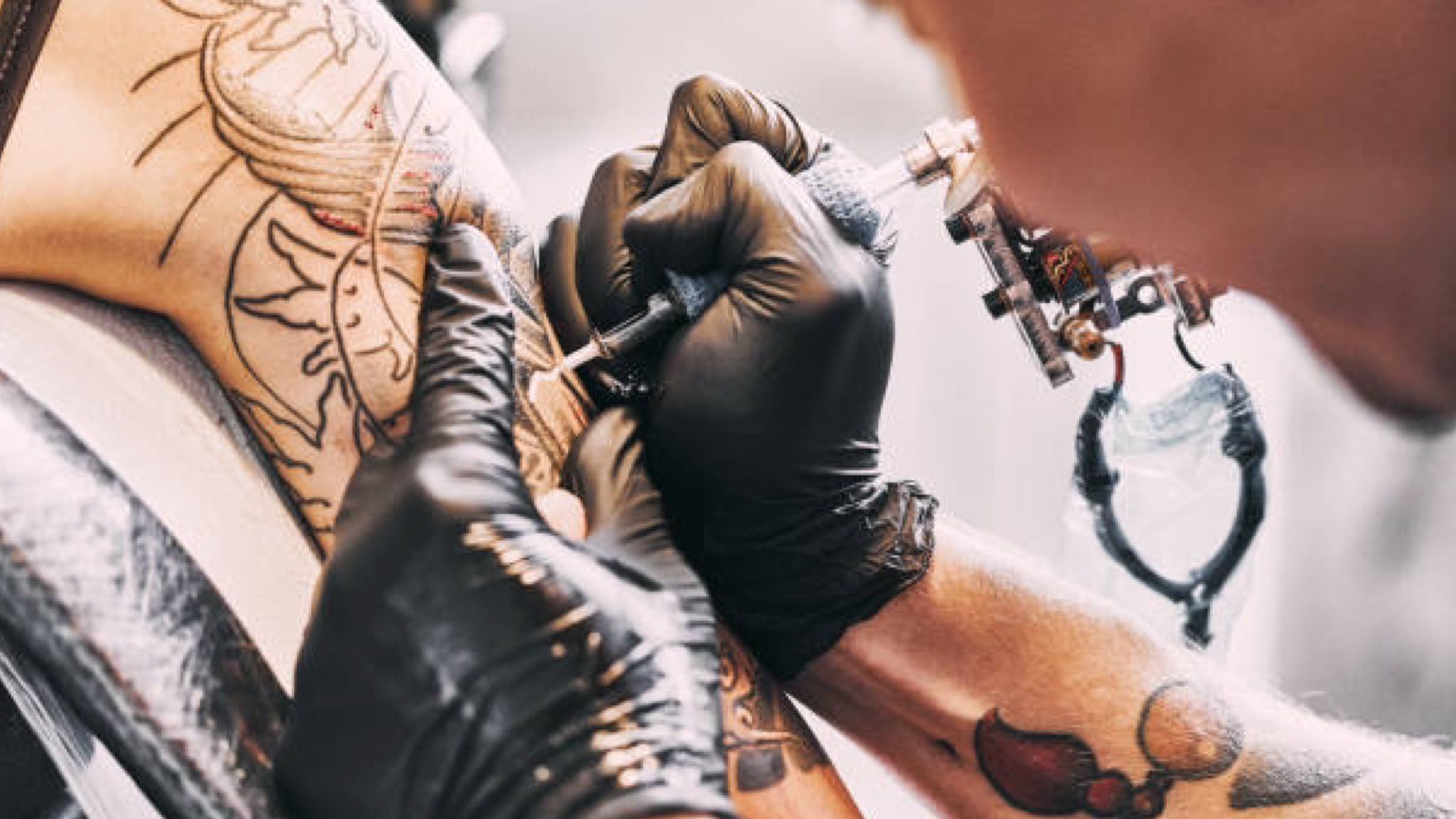 Sardegna: la Regione le regole per gli operatori di tatuaggio e piercing
