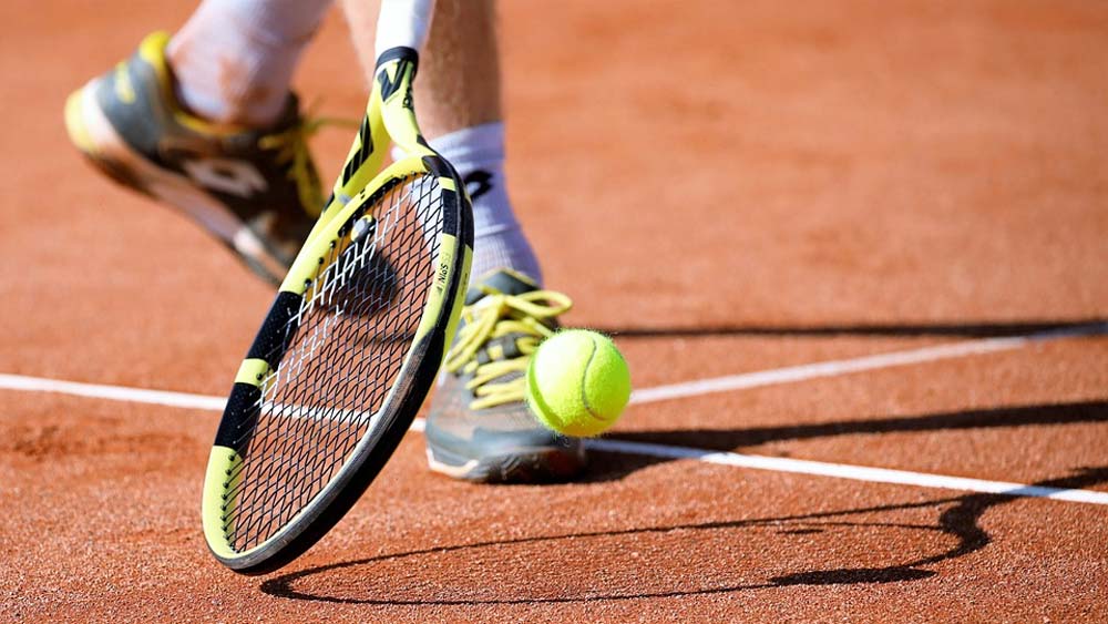 Olbia e Arzachena, corsi gratuiti di tennis e inglese: ecco come iscriversi
