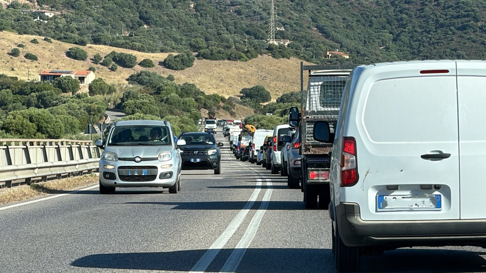 Olbia: ci si lamenta dei 30 all'ora in città, ma in Costa Smeralda si arriva a passo d'uomo