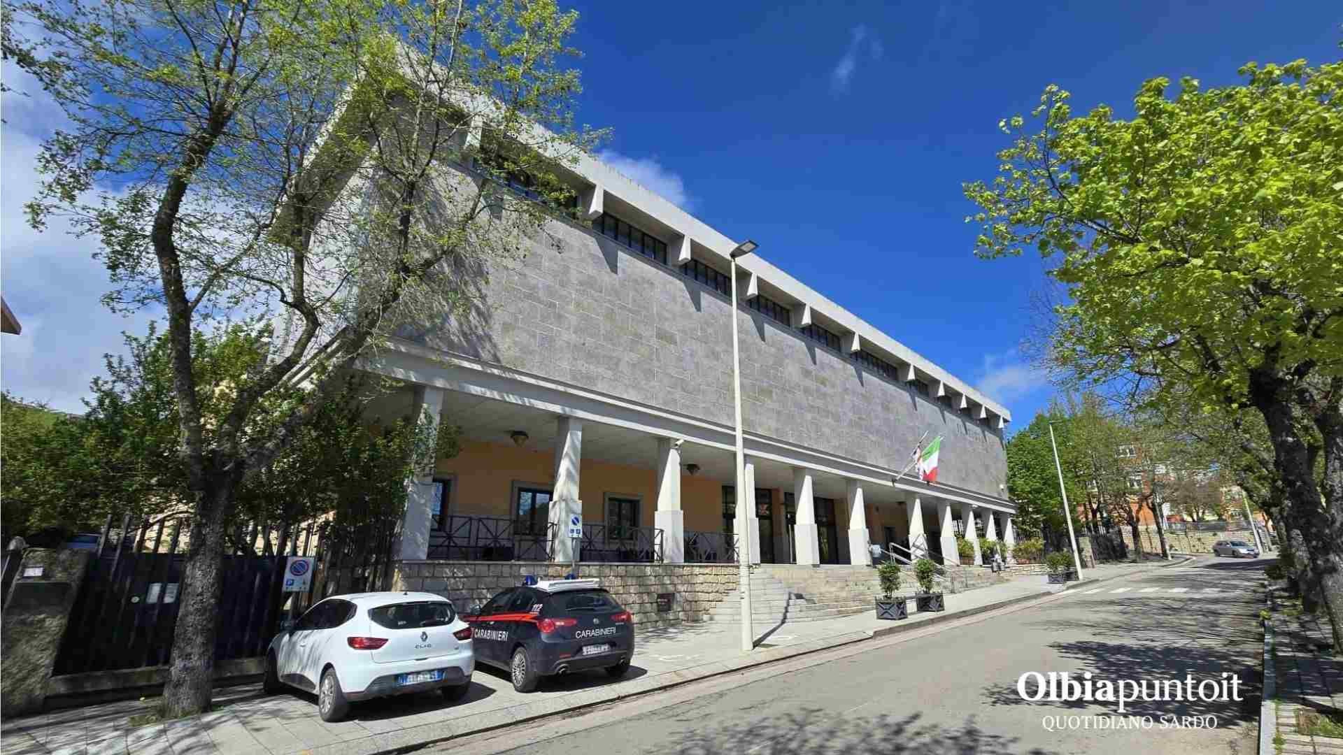 Olbia, 38enne a processo per maltrattamenti: pugni e calci alla convivente incinta