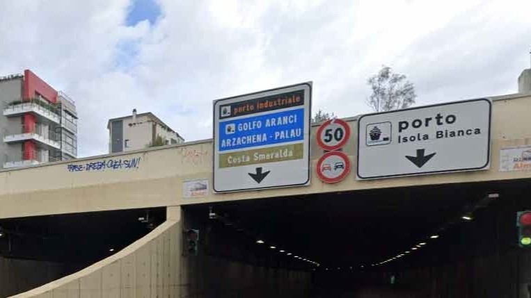 Olbia, incidente all’uscita del tunnel: traffico in tilt e lunghe code