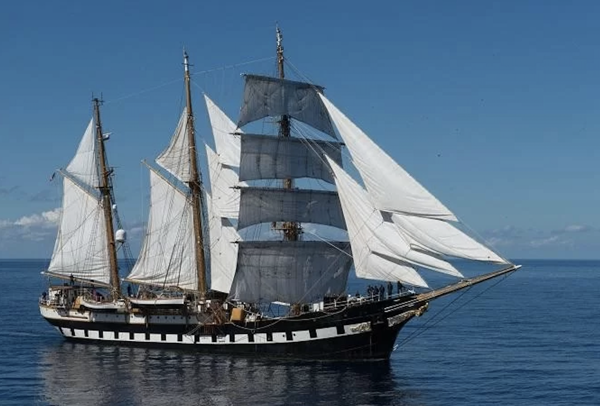 Olbia, Cala dei Sardi: inizia l'italiano J24 e arriva nave Palinuro