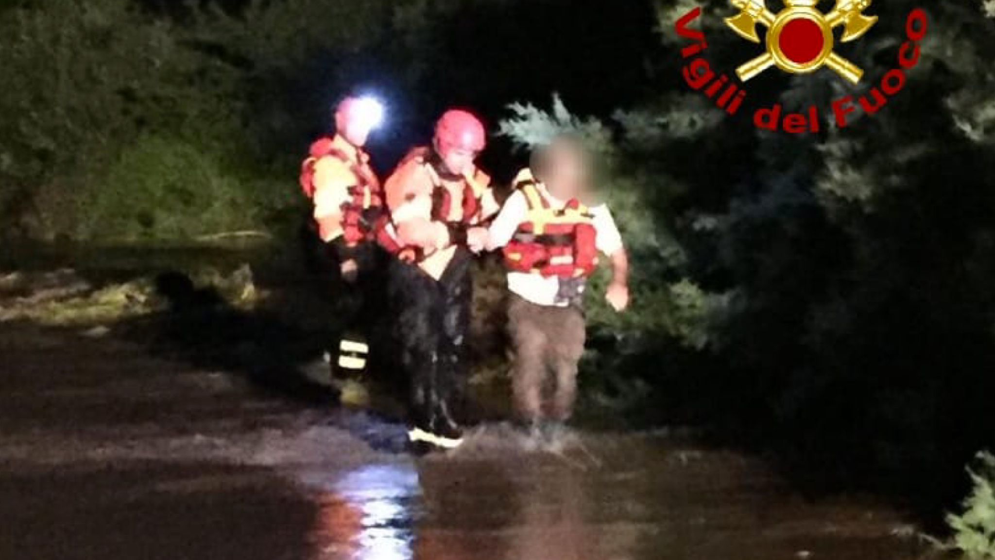Nord Sardegna, esondano i corsi d'acqua: uomo tratto in salvo