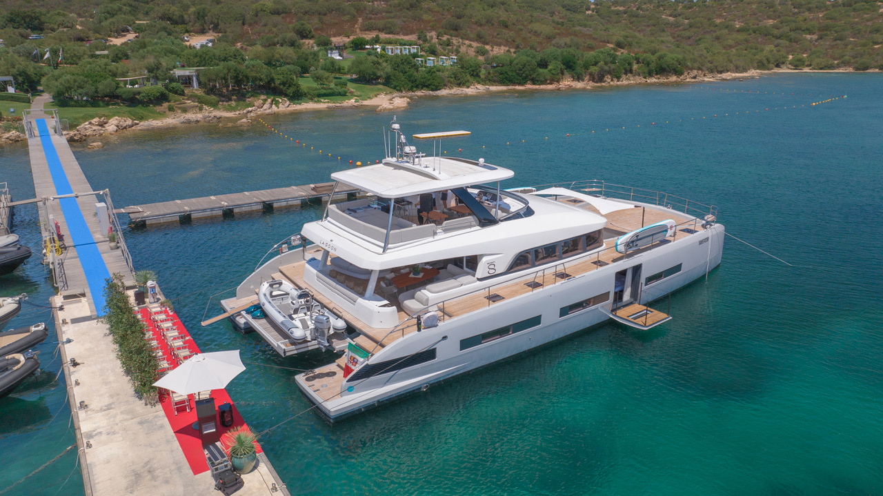 Olbia, Marina di Cala dei Sardi: consegnato il primo catamarano Lagoon Seventy8 in Italia