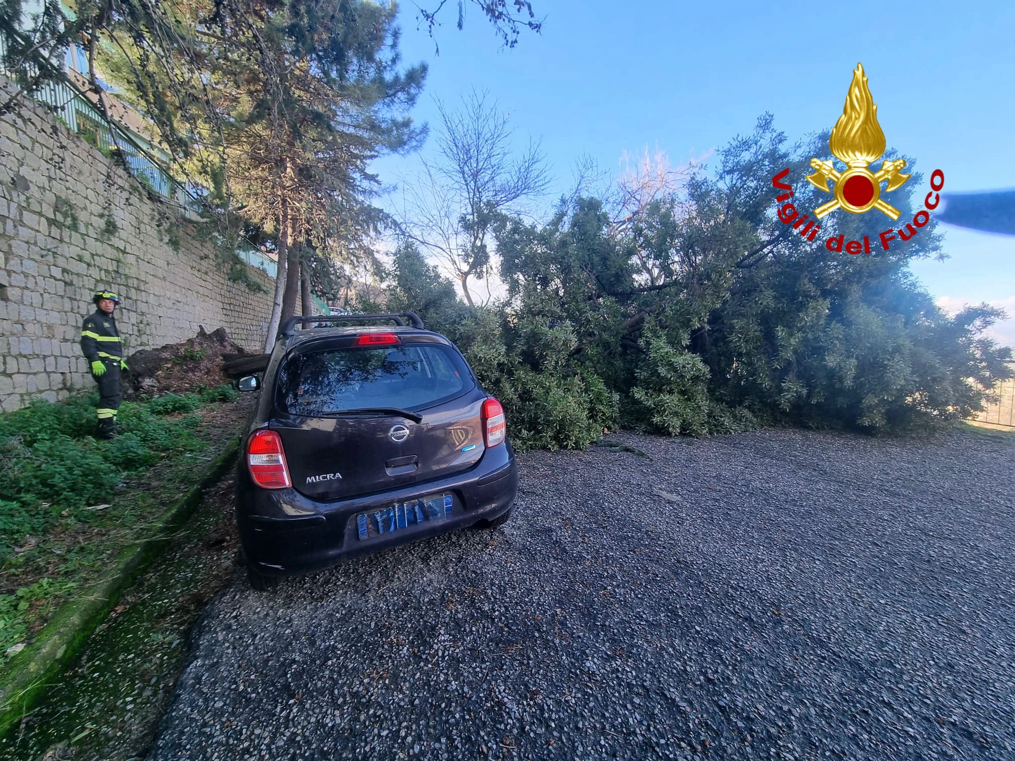 Vento: nel nuorese oltre 110 gli interventi dei Vigili del Fuoco, le operazioni in corso